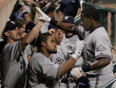 Capthta10404200217brewers_astros_basebal